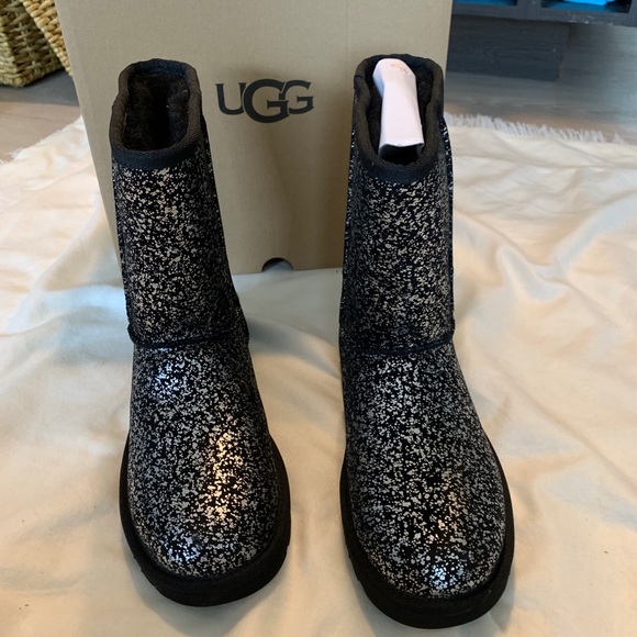 Ugg Classic Short II Foil Glam - Picture 1 of 4